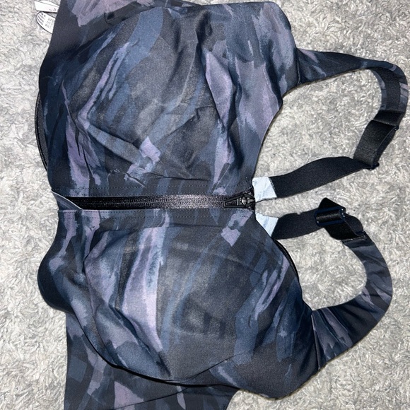 Brand new women’s VS bra - Picture 2 of 5